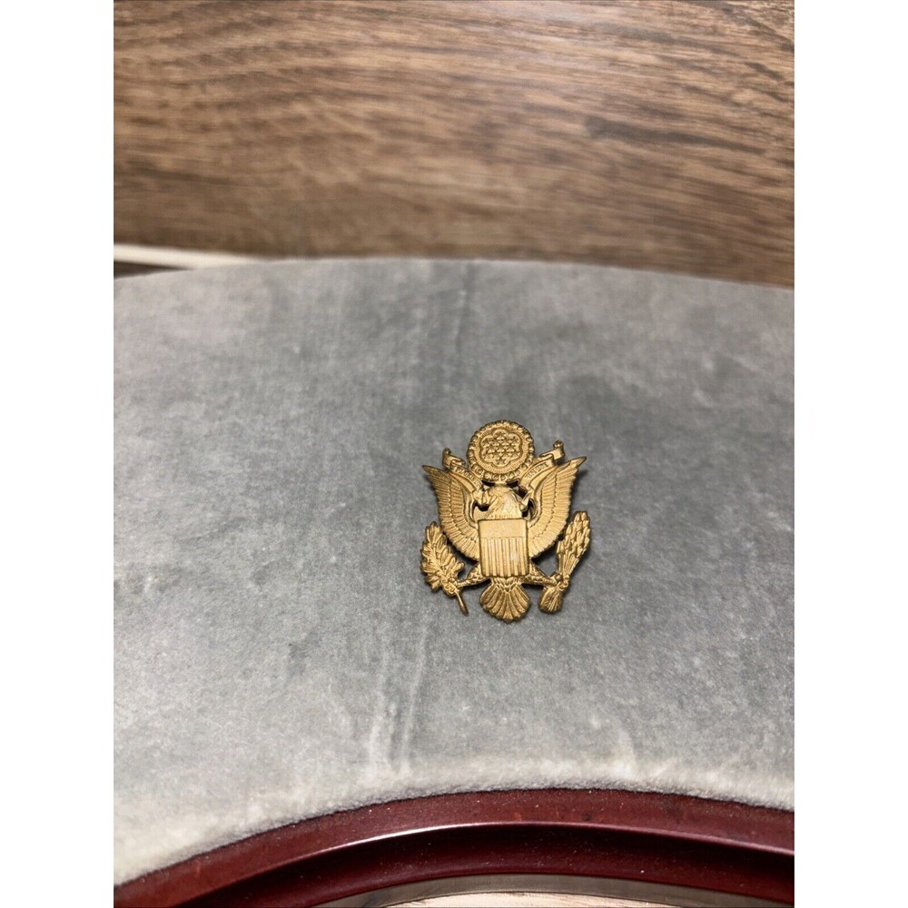 US Army Officers Cap badge Screw back